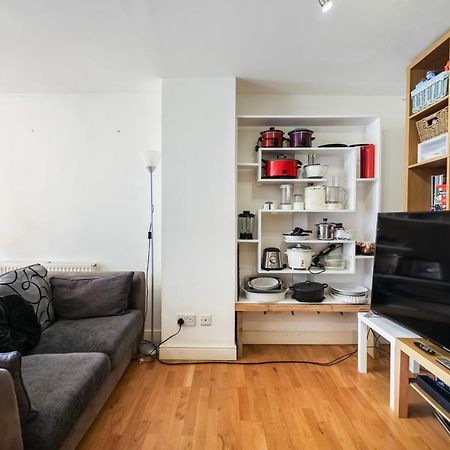 Vibrant Clapham Double Bedroom Лондон Екстер'єр фото