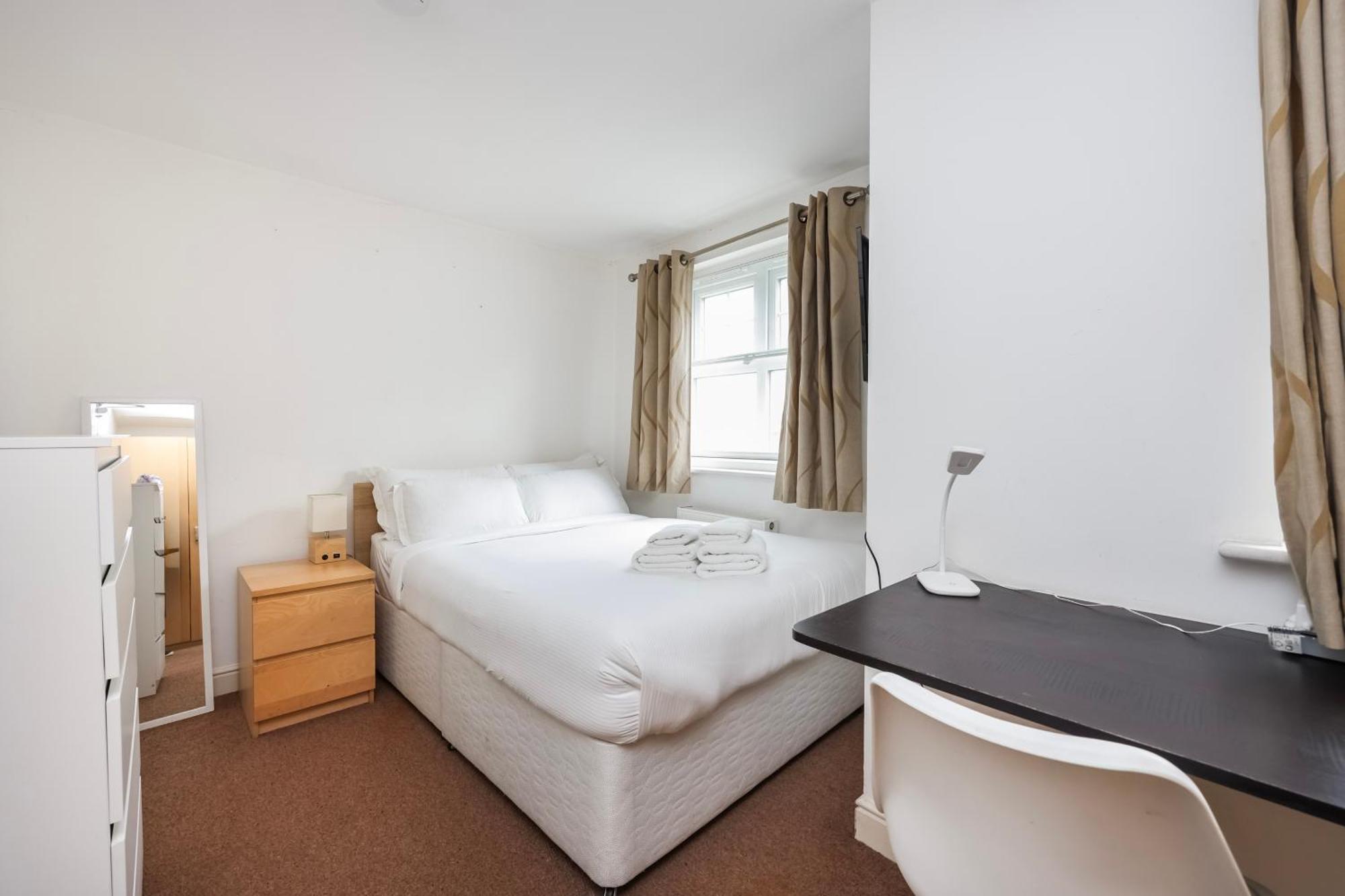 Vibrant Clapham Double Bedroom Лондон Екстер'єр фото