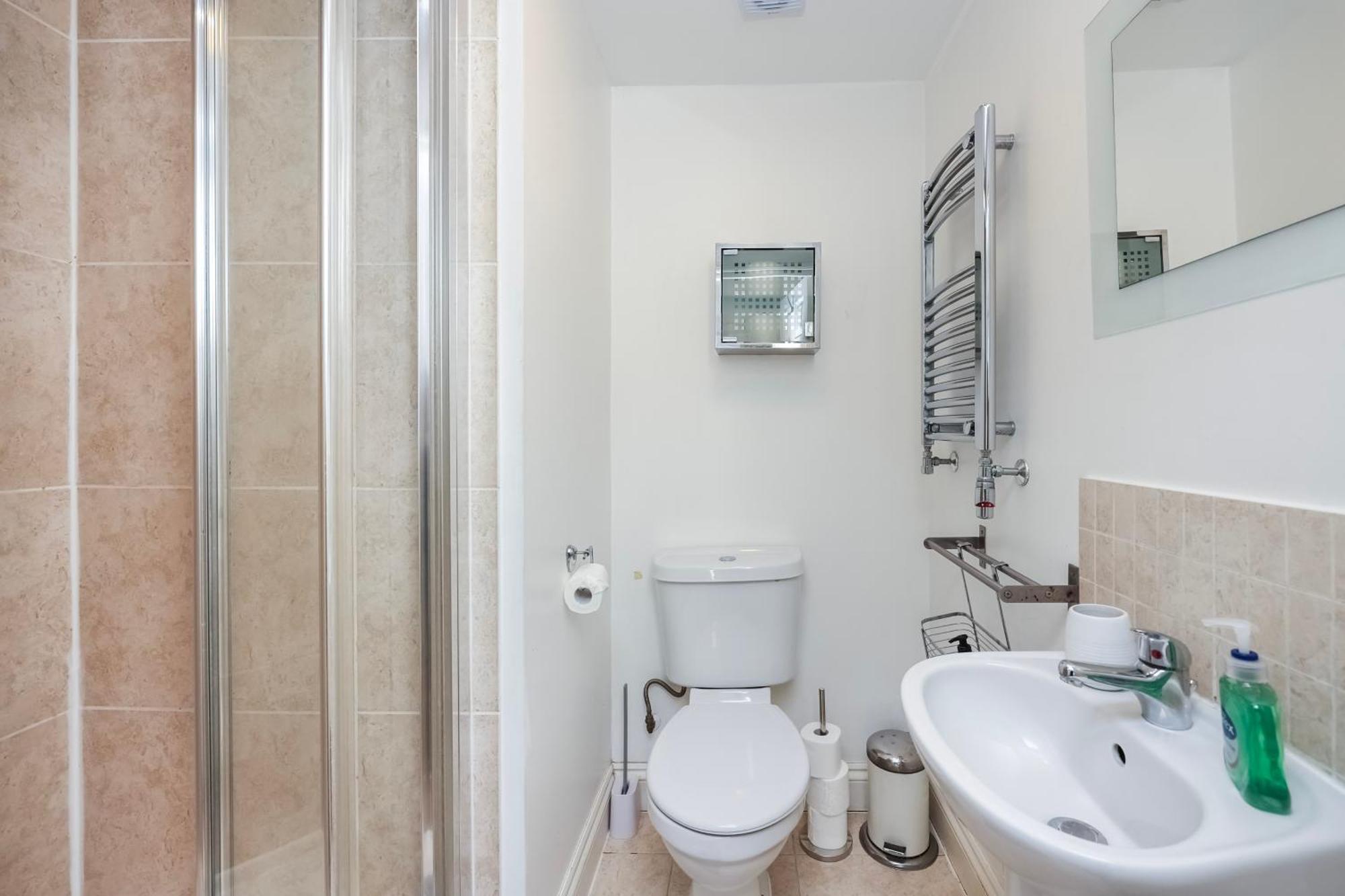 Vibrant Clapham Double Bedroom Лондон Екстер'єр фото