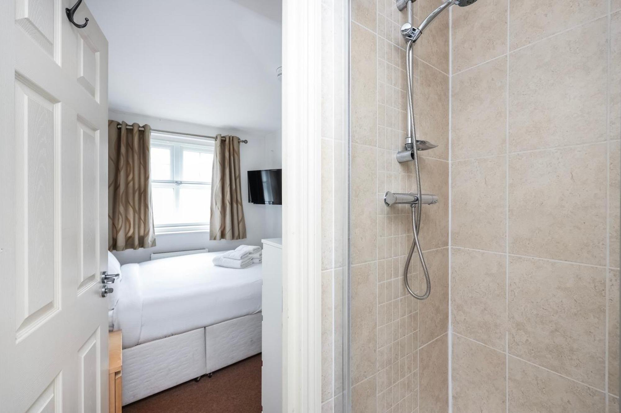 Vibrant Clapham Double Bedroom Лондон Екстер'єр фото